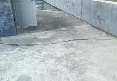 龙湖楼顶漏水维修公司分享下如何解决卫生间隐蔽部位漏水的问题?